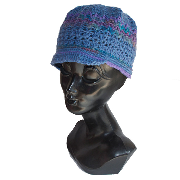 ツバ付ニット帽子