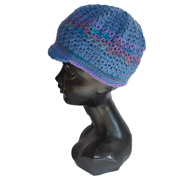 ツバ付ニット帽子