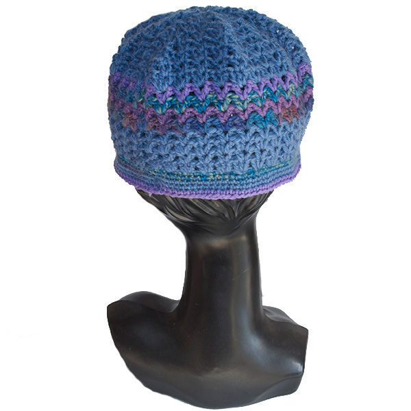 ツバ付ニット帽子