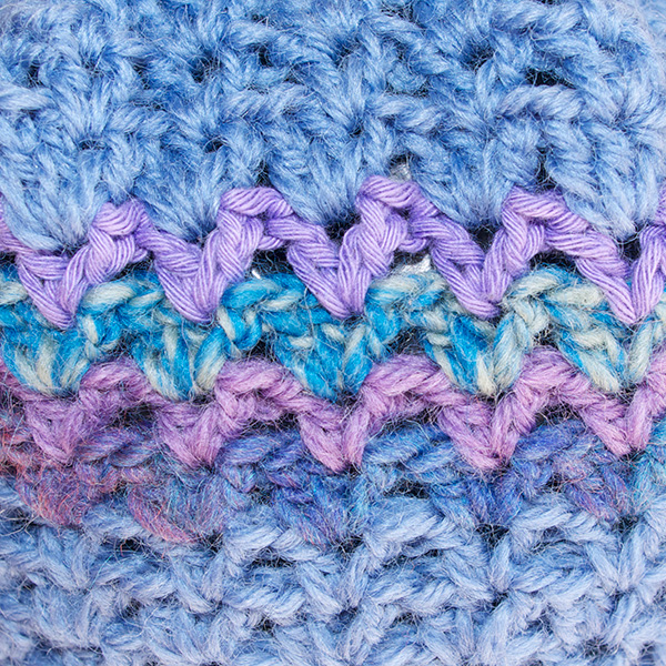 ツバ付ニット帽子