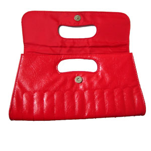 レッドクラッチバッグ