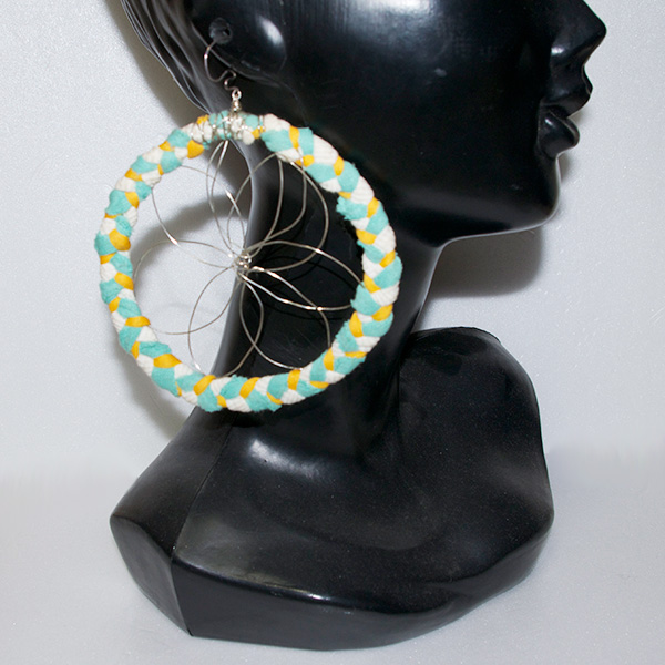 ニットワイヤーフラワーピアス