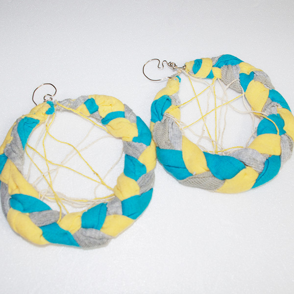 ニットフープピアス