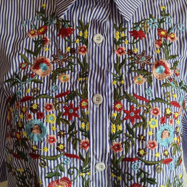 花柄刺繍ストライプ半袖シャツ