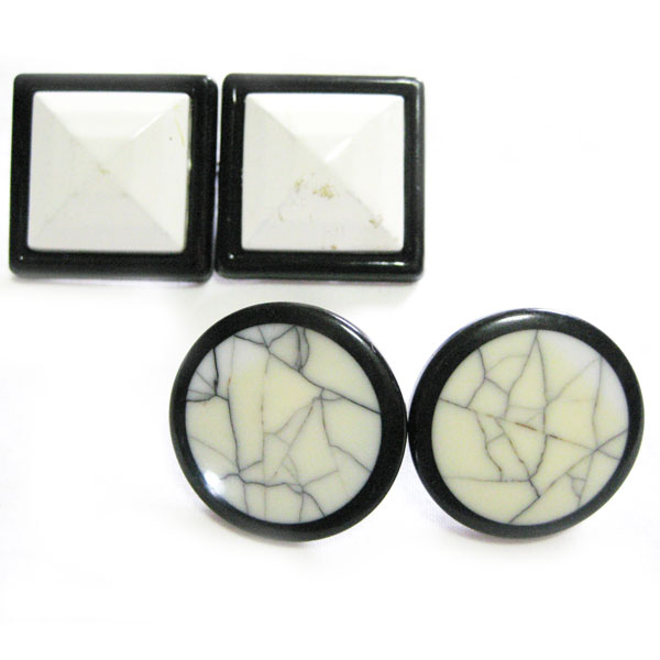 ブラック　ピアス