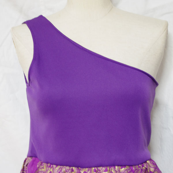 ワンショルダーワンピース