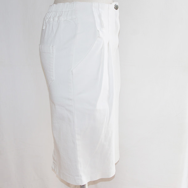 ホワイトデニムタイトスカート
